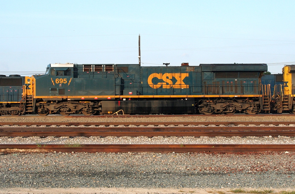 CSX 695